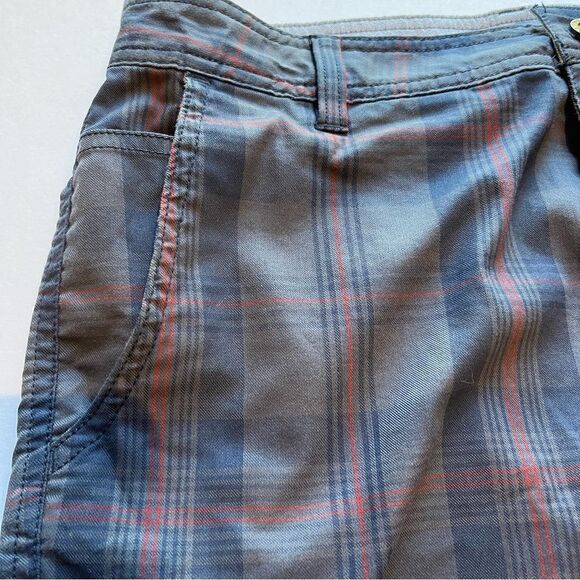 Columbia Men's Shorts Gray and Blue Plaid w/red stripe Size 34X10 - Picture 8 of 11